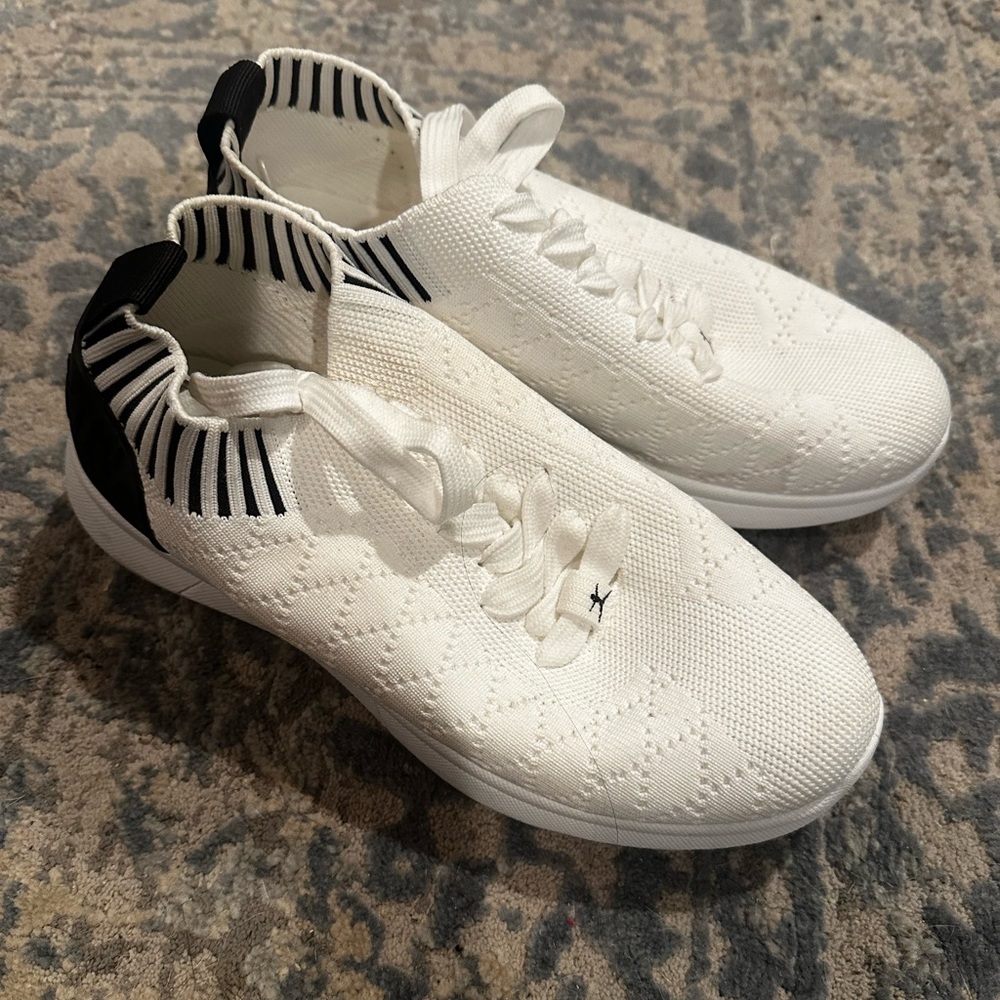 Danskin tennis shoes